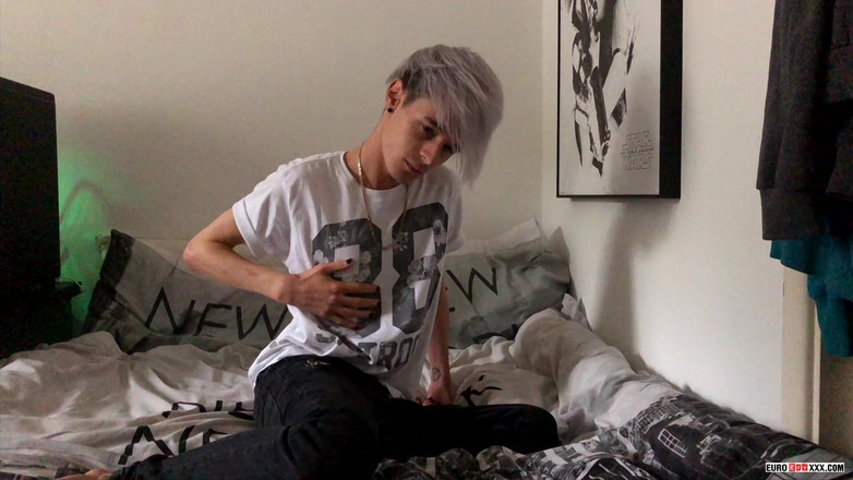 Euro boy xxx: Emptying his full balls