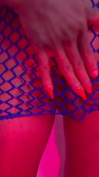 Ladyboy Nat, peitões, bunda bolha e pau cheio de porra grossa