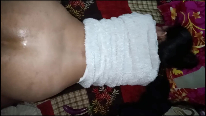 Queenrima: देसी भाभी ने चूत चुदाई पर विशाल बैगन डाला xxx वायरल सेक्स एमएमएस