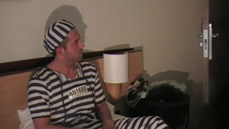 FRENCH AMATORS SEXTAPES: Gang bang in hotel in uniforme