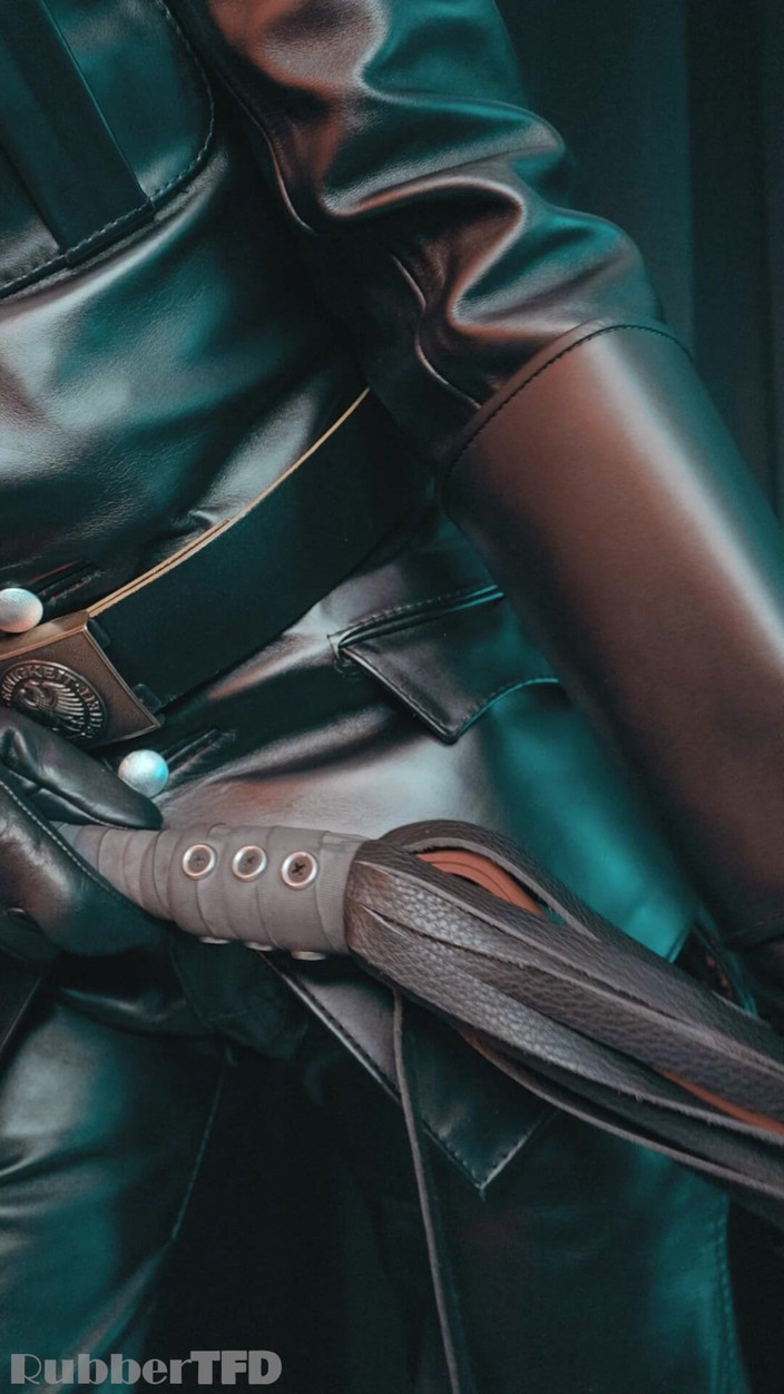 RubberTFD: VK, masque en cuir, retour