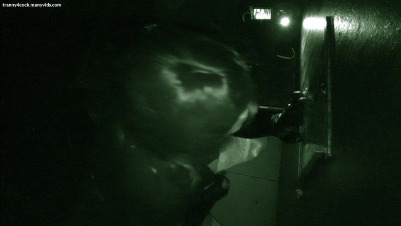 Tranny 4 cock: Night shot - glory hole - escapades 1