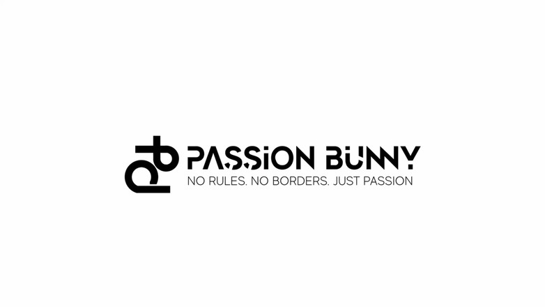 PassionBunny: Açık havada riskli gece işiyor