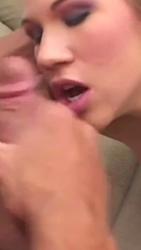 Si blonde bertetek besar Chavon Taylor berseronok gila dengan lelaki obsesi kongkek tetek.