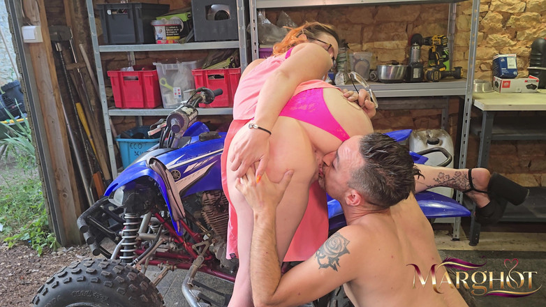 Sexymarghot: Duetto anale selvaggio in garage - Mio marito mi scopa mentre...