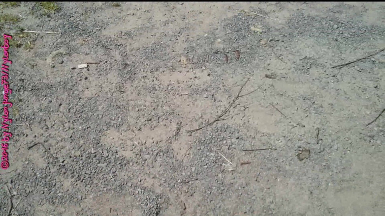 Carmen_Nylonjunge: Descanso durante un paseo por el lago