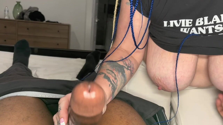 Cory Strokes: Livie blainn lagi asik ngocok sambil baca sperma