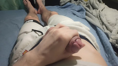 Pasha: Beyaz Şortlu Adam Penisine Kremle Masaj Yapıyor, İnliyor ve Mastürbasyon Yapıyor