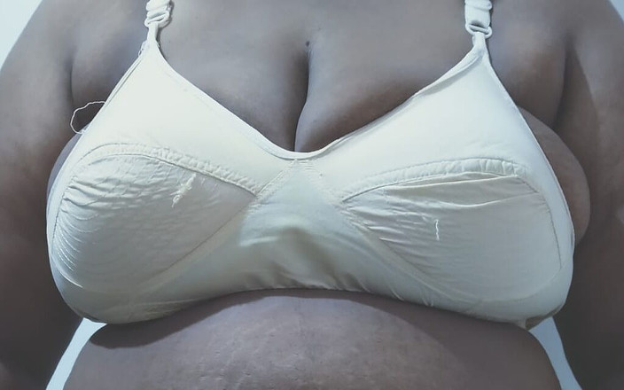 Bedroom: Video Persembahan Seluar Makcik India