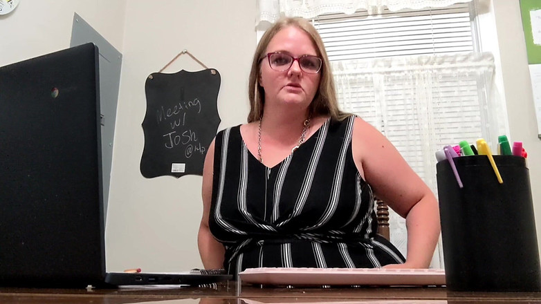 Nichole Madison: Votre prof vous fait un coaching masturbatoire dans son bureau...