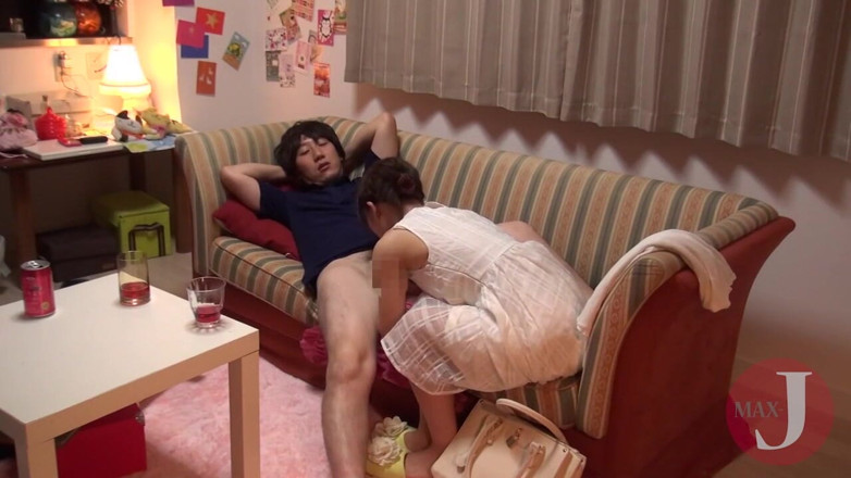 Asian happy ending: Asian girl likes orally pleasuring her bf's cock