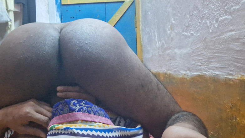 Busty Banuu: Naken och knullad yngre styvbror fru