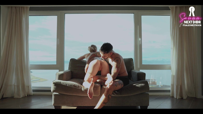 Sammm Next Door: Enge muschi