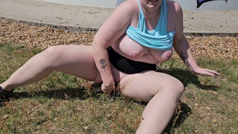 UserBitch1: Outdoor Fucked My Vibrator