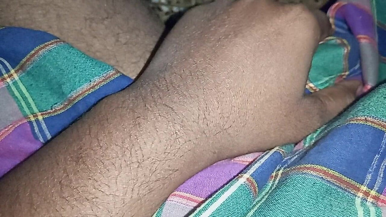 Hungry cliff: ドバイの男の子のバスルームマスターベートとキス