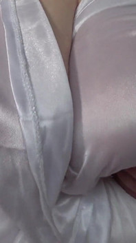 これらの巨乳はあなたを夢中にさせます!ぽっちゃり熟女が彼女の成熟した自然なおっぱいをクローズアップで披露