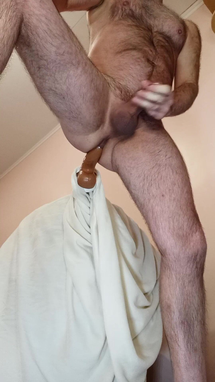 Bob Vajra: Popomda büyük dildo var