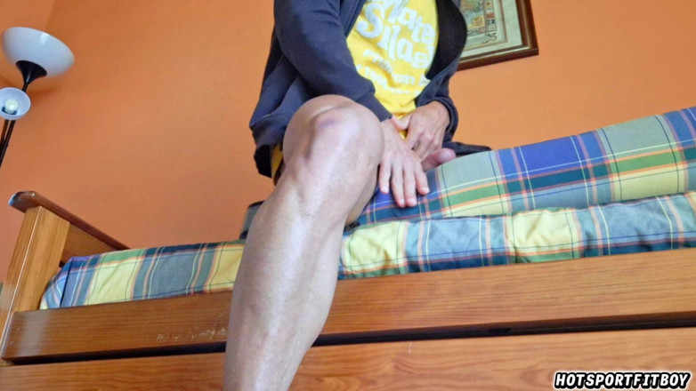 Hotsportfitboy: 欲求不満の男が家具を激しく擦りつける - テーブル、椅子、ソファ、キッチンカウンター+濃い射精