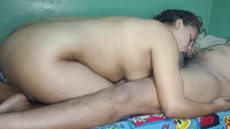 BigassMILF40: Minha madrasta madura puta não poderia se opor a ver...