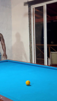 Il mio ragazzo mi scopa con il suo migliore amico dopo aver perso in piscina parte 1
