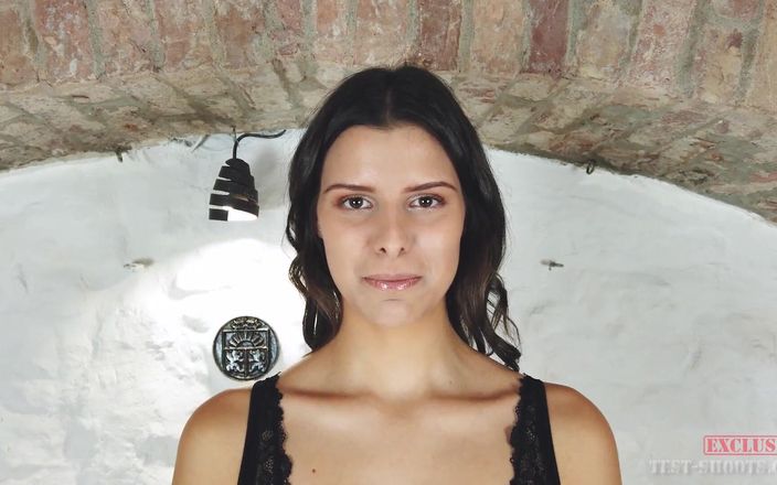 Test-Shoots: Güzel sevimli yüzlü bakire genç Viola Kat ile çıplak oyuncu seçmelerinde özel...