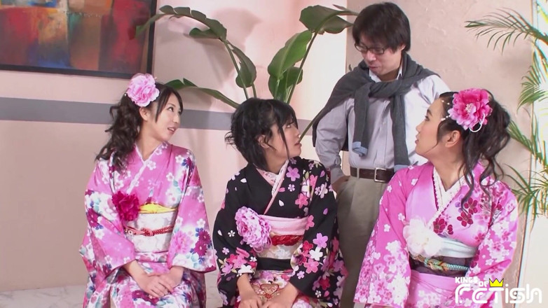 Pure Japanese adult video ( JAV): 三个日本女郎用毛茸茸的鸡巴给一群男人口交并吞精