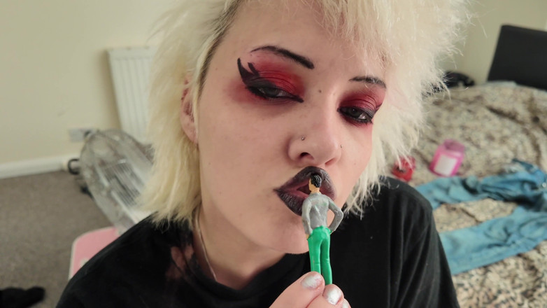 Glitterqueen1999: Mov Giantess and Her Boyfriend - Shrinking and Roleplay