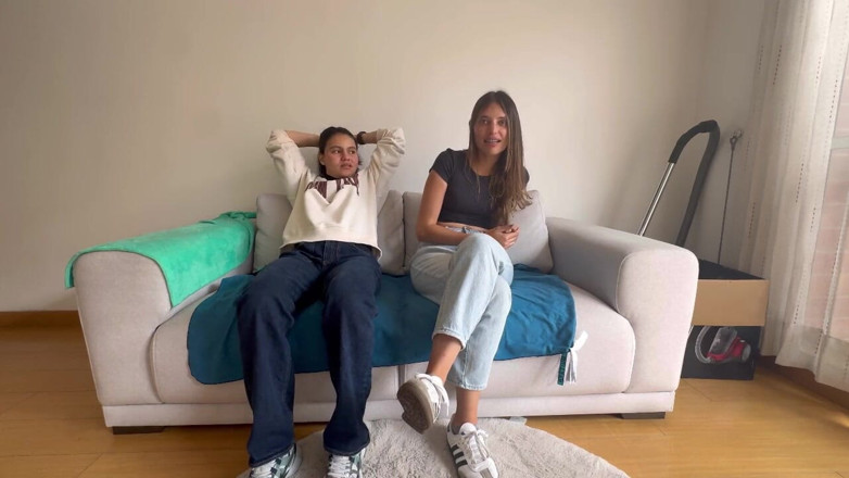 scarlettandc: My Girlfriend Shows Me Her Fetish by Smelling and Massaging...
