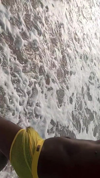 Voor het eerst plezier hebben op het strand van Cotonou