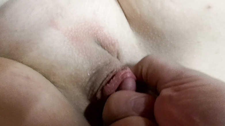 Bouncy Tits Action: 엉덩이를 뒤틀고 내 클리토리스를 당기다