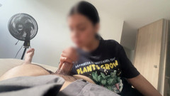 Time traveler: Schattige tengere meid trekt baas af en neukt dan haar...