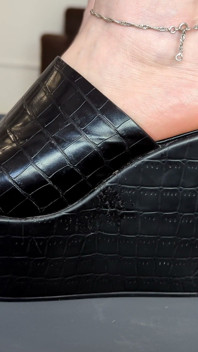 Shoejob v MILF Wedges na péru - Dame Olga (4k) (648)