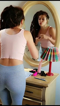 Omylem jsem se vyčůral do šedých legín, zatímco si natáčím make-up
