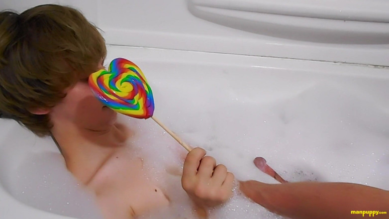 Man Puppy: Věk si hraje s honěním ve vaně