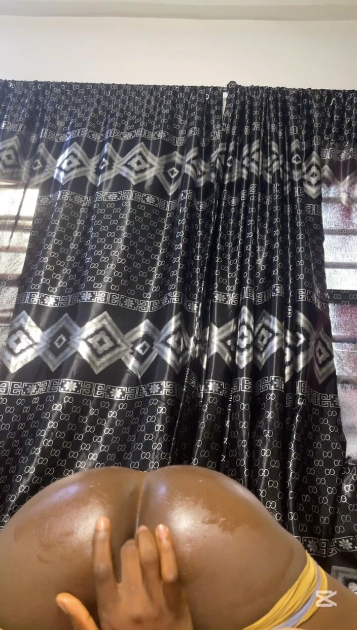 Aded-Toxic: Gemene sexy singure acasă devin obraznice 1