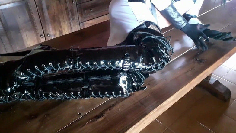 LauraOnHeels: Compilación de milf en sobre la rodilla y botines