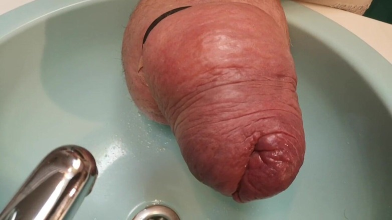 Monster_Meat_: Pișarea monstruoasă este ca o fonteină