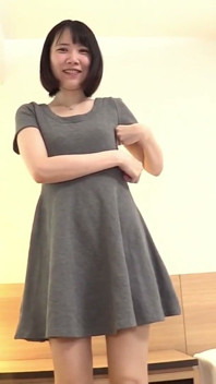 달콤한 숏컷 머리의 이웃은 오럴을 좋아해. 그녀의 귀여운 얼굴은 그의 핫한 마무리를 복용하기 전에 장난 꾸러기 변합니다.