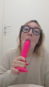 작은 프랑스인 이것은 욕실과 메가 물총에서 기분이 좋습니다