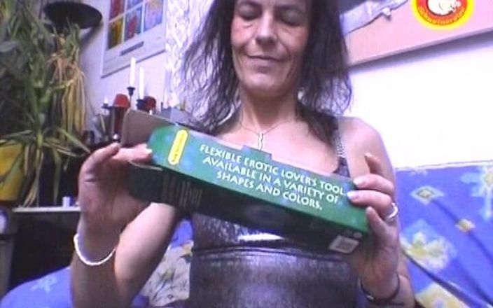 German's MILF: She Is Mature German Slut Who Got Fingered