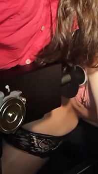 Amateur dungeon neukmachine vuistneuken