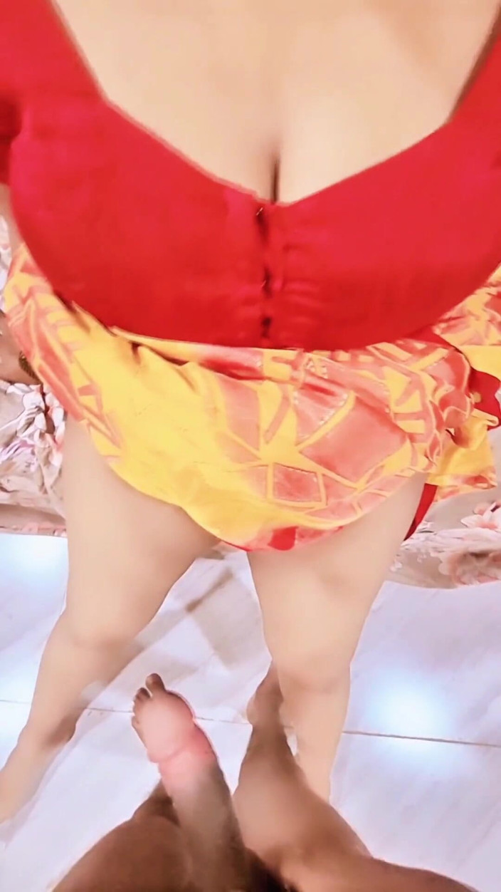 Sexybhabhi999: Marathi bayan oğlunun arkadaşını evine davet ediyor ve götüyle seks...