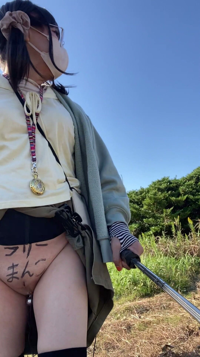 megu2002: No340 Walking with a Belled Rotor at the Toll Road...
