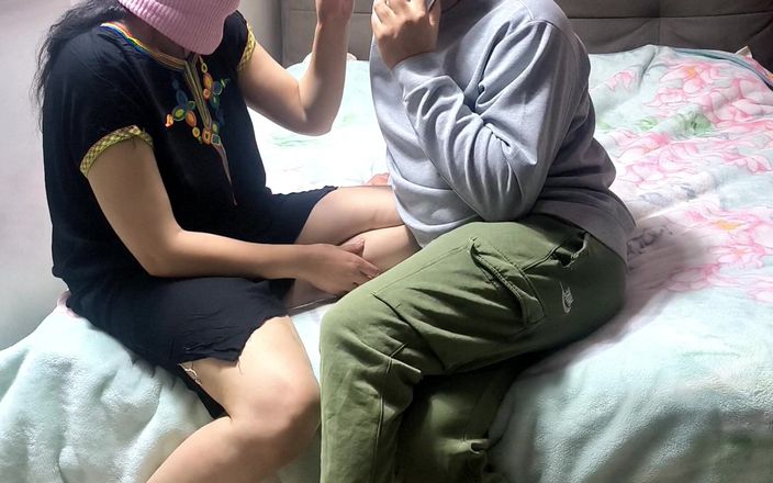 Cuckold Arabic: Arap Mısırlı yaramaz karısını gavatın önünde sikiyor