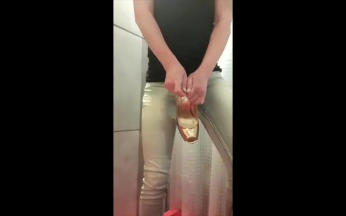 Aqua Pola: Sucks and Licking My Gold Highheels and Next Wetting My...