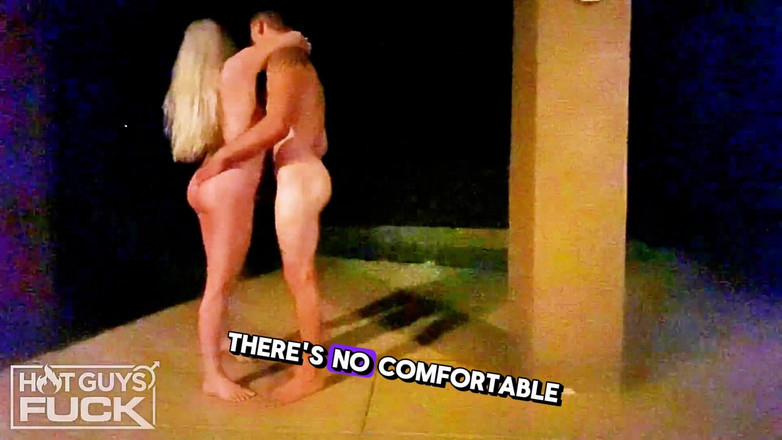 Hot Guys Fuck: Blondýnka s dokonalým zadkem ošukaná nadrženým horkým vysokoškolským ptákem