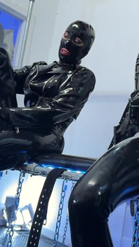 Mistressae & miss Lilly seaty sessione di makeout