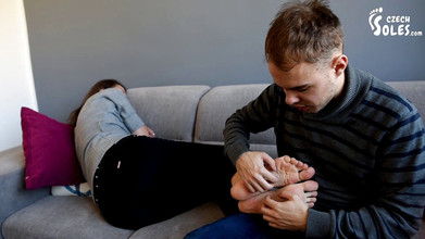 Czech Soles - foot fetish content: मुझे अपने पैर दो या मैं तुम्हें गुदगुदी करूंगा!