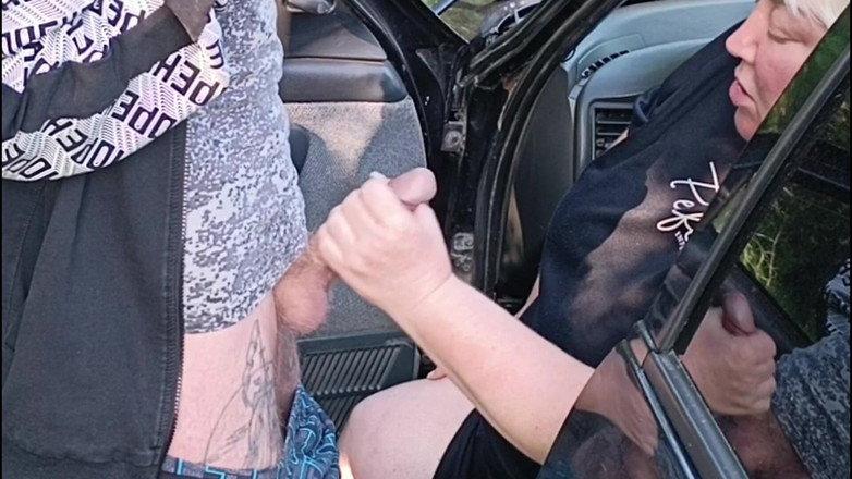 Zona901: Siamo arrivati con un'amica in una macchina al parco dove...
