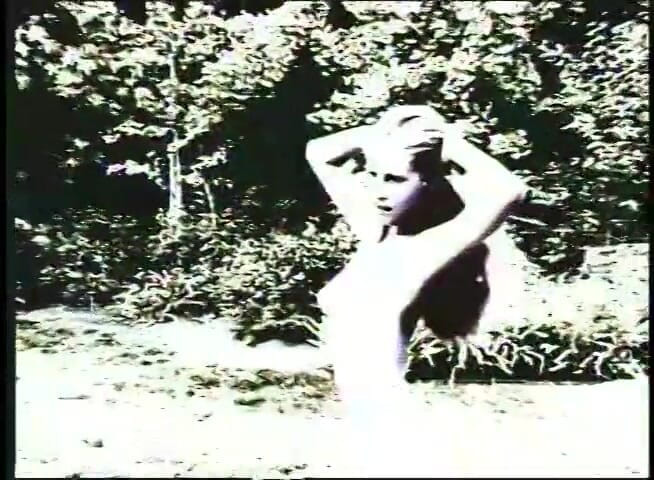 VOP Porno: Duas lésbicas loiras adoram dar prazer no banheiro